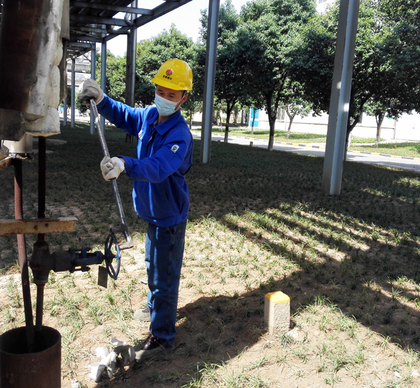 1588374168860679.jpeg 三期鍋爐蒸汽并網現場操作.jpg