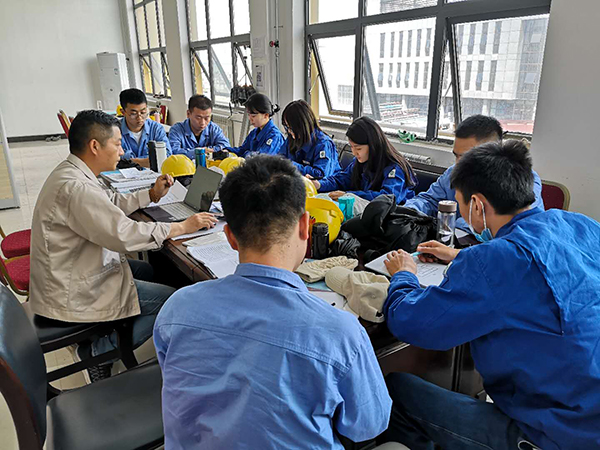 1590472322152268.jpeg 王華對(duì)青工安全培訓(xùn).jpg