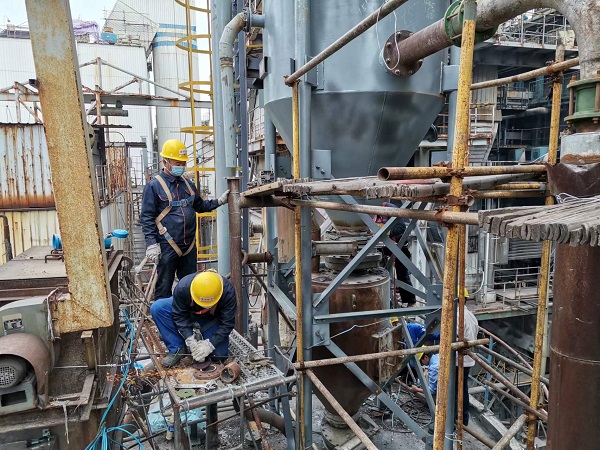 1653095915563984.jpeg 灰庫頂部收塵器整體更換后連管線接中.jpg