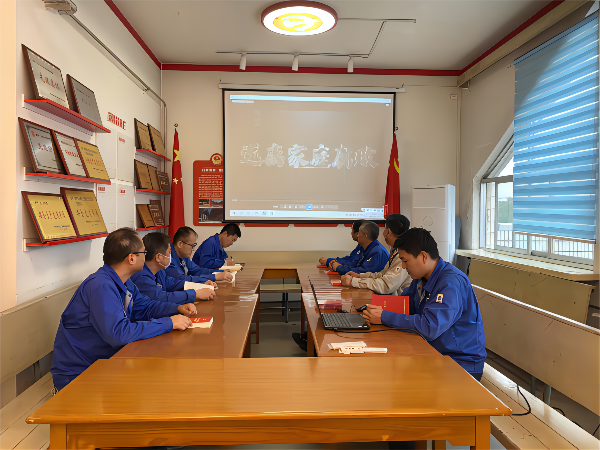 1668770674809562.png 管理組、化工二班黨小組觀看學習遠離家庭腐敗警示教育片(1).png