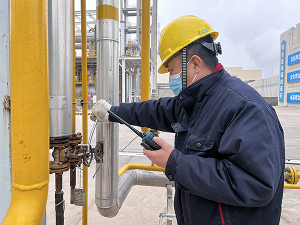 1676598393932649.jpeg 2023年2月16日,董小奇,現場調整閥門開度(副圖).jpg