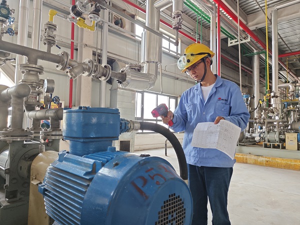 1687862517832321.jpeg 現(xiàn)場(chǎng)機(jī)泵測(cè)溫.jpg