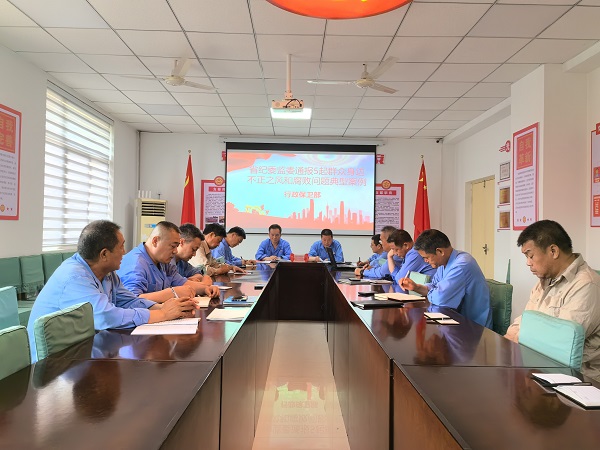 1716419755920317.jpeg 5月20日,行政保衛(wèi)部學(xué)習(xí)“一月一警示”2.jpg