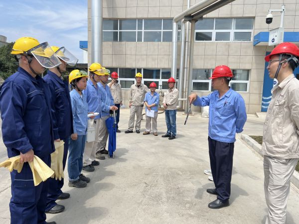 1718765541369960.jpeg 物料車間酸泄漏現場處置演練.jpg