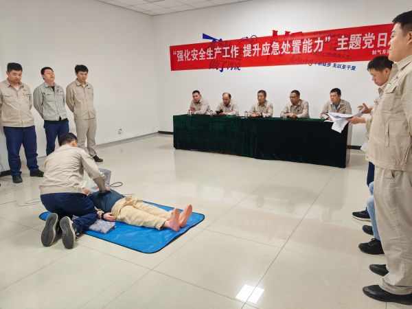 1722213775710763.jpeg 圖2 7月26日,張力演示心肺復蘇全過程。.jpg