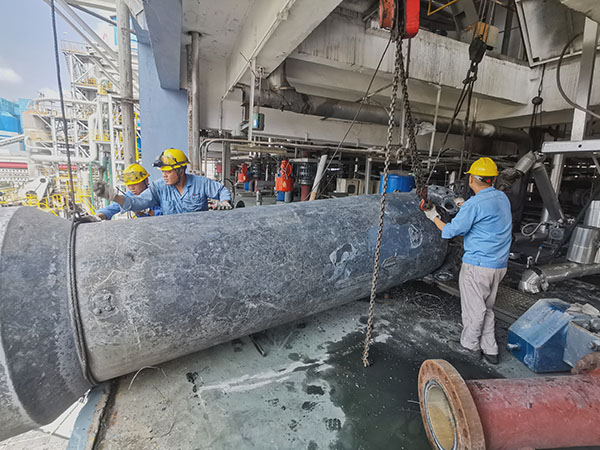 1724922499544608.jpeg 起重工:奮斗一線,繪就精彩 600.jpg