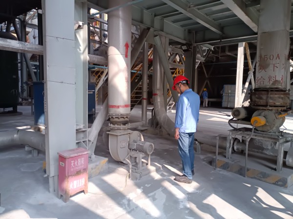 1729234371730231.jpeg 近日,由部門領導、安全員帶隊對現場設備設施進行安全檢查2.jpg