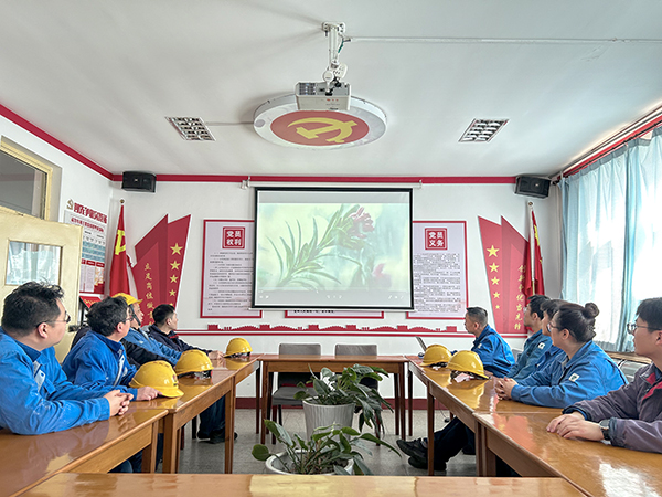 動力運行二班節水月活動，組織觀看“水說”視頻.jpg