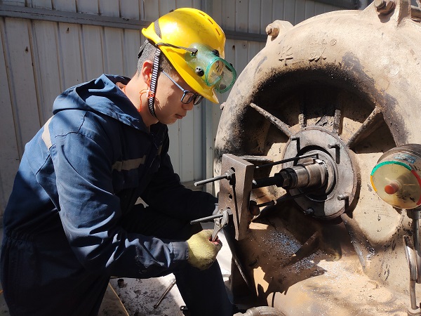 101744245484259430.jpg 風(fēng)機(jī)檢修.jpg