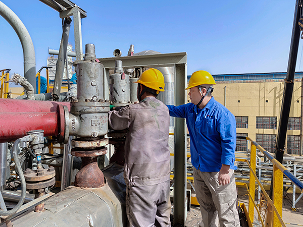 111744355343246972.jpg 4月10日拆安全閥現場.jpg