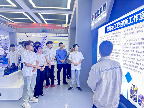 301748565072167245.jpg 參觀張博楨創新工作室.jpg