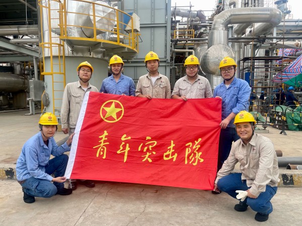 更換E7502換熱器檢修工作青年突擊隊 .jpg