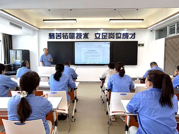 8月14日黨委工作部為塑業公司宣傳骨干開展專題技 能培訓。   副圖.jpg